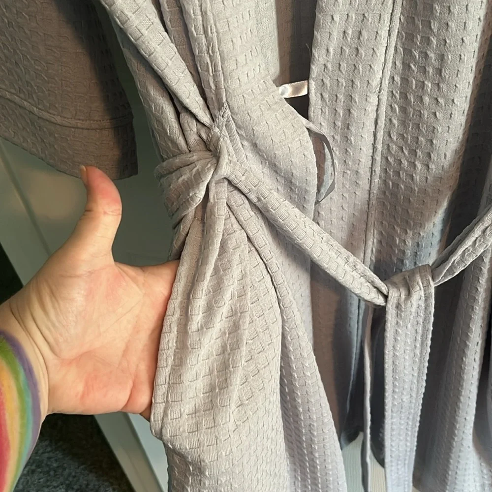 Joyspun Soft Silver Waffle Knit Kimono Tie Close Robe - Picture 10 of 16